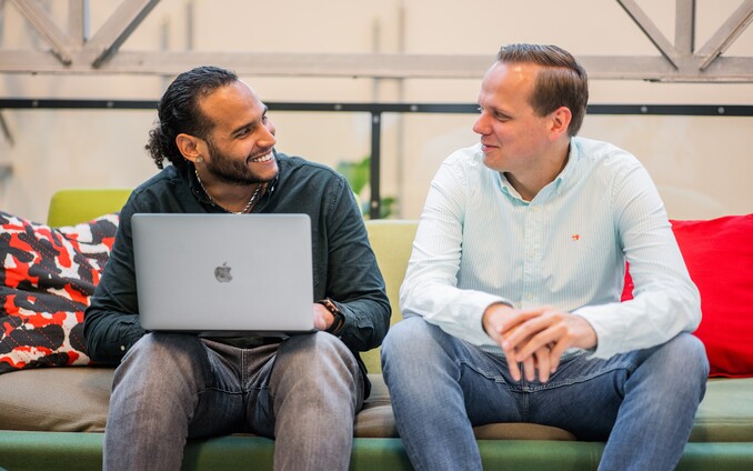 Medewerkers op bank